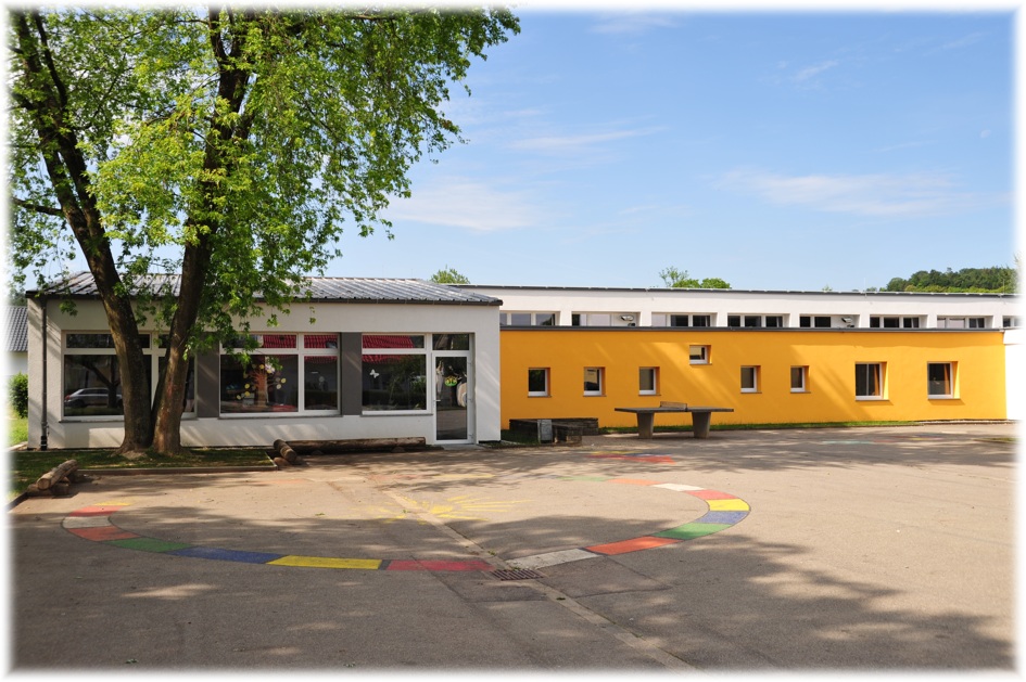 Fertig sanierte Bietinger Grundschule von außen