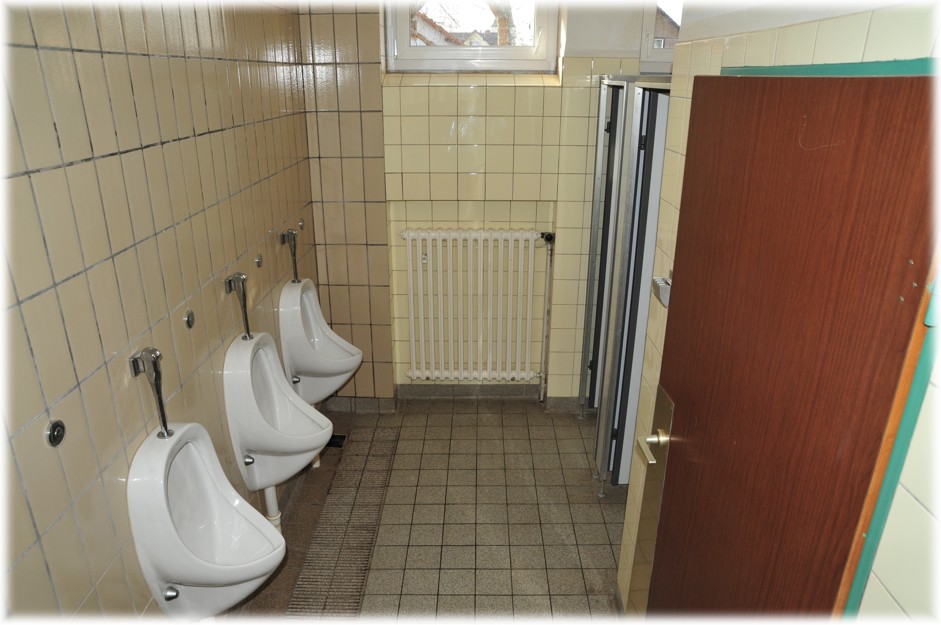 Erneuerungsbedürftig: Die WC-Anlagen in der Halle Randegg